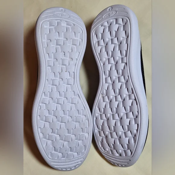 👟ATHLETIC WORKS slip-shoes. Size 8 - Picture 5 of 8